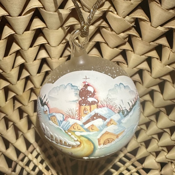 Exquisite Handpainted Glass Ornament Snow Scene BRONNER'S CHRISTmas WONDERLAND - Picture 1 of 16